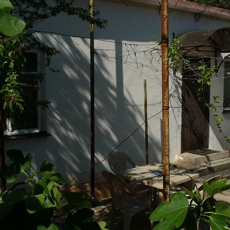 Old Town Guesthouse Сухумі Екстер'єр фото