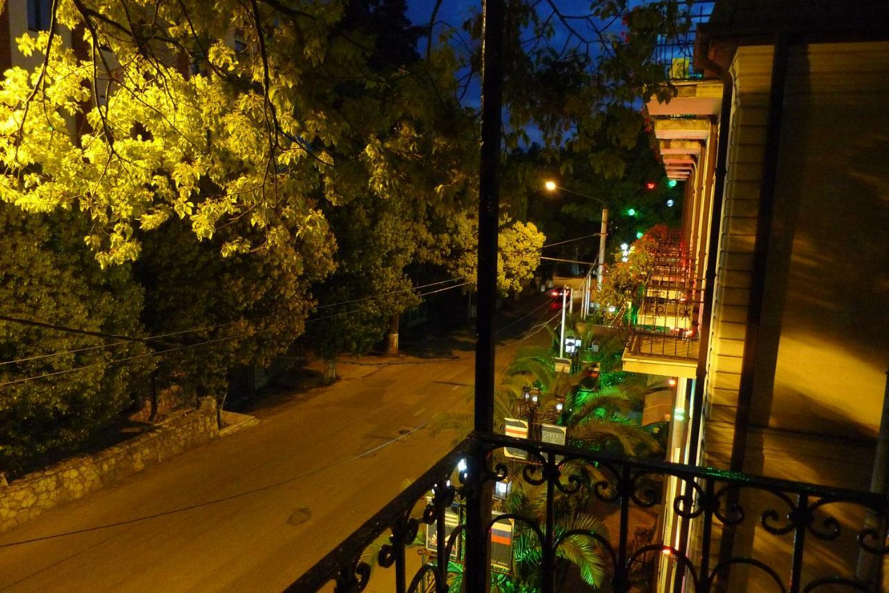 Old Town Guesthouse Сухумі Екстер'єр фото